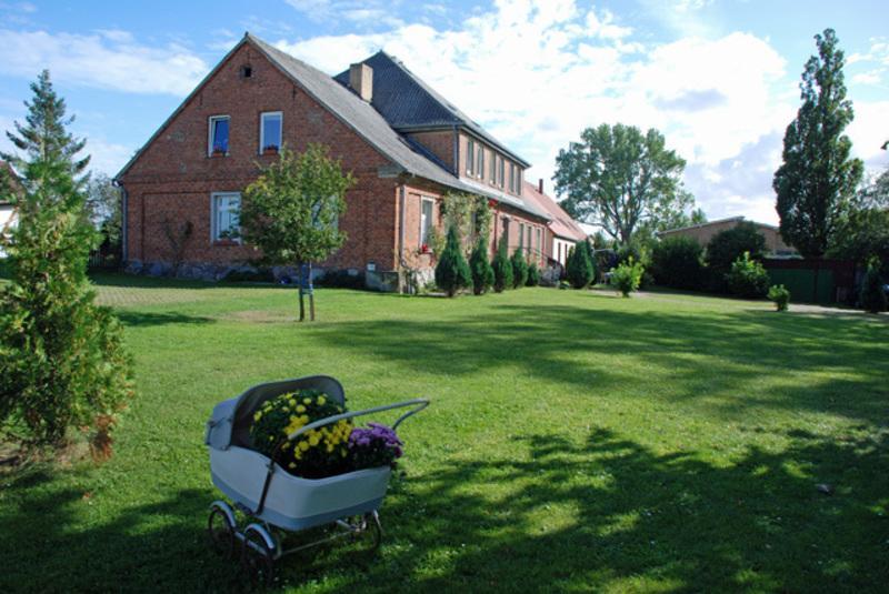 Ferienwohnungen Im Gutshaus Gnies المظهر الخارجي الصورة