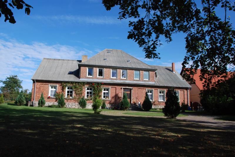 Ferienwohnungen Im Gutshaus Gnies المظهر الخارجي الصورة